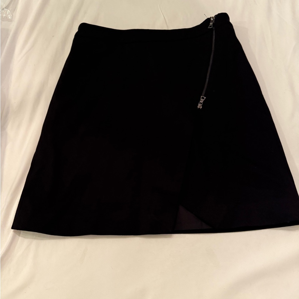 Mercer & Madison Black Mini Skirt with Zipper Detail